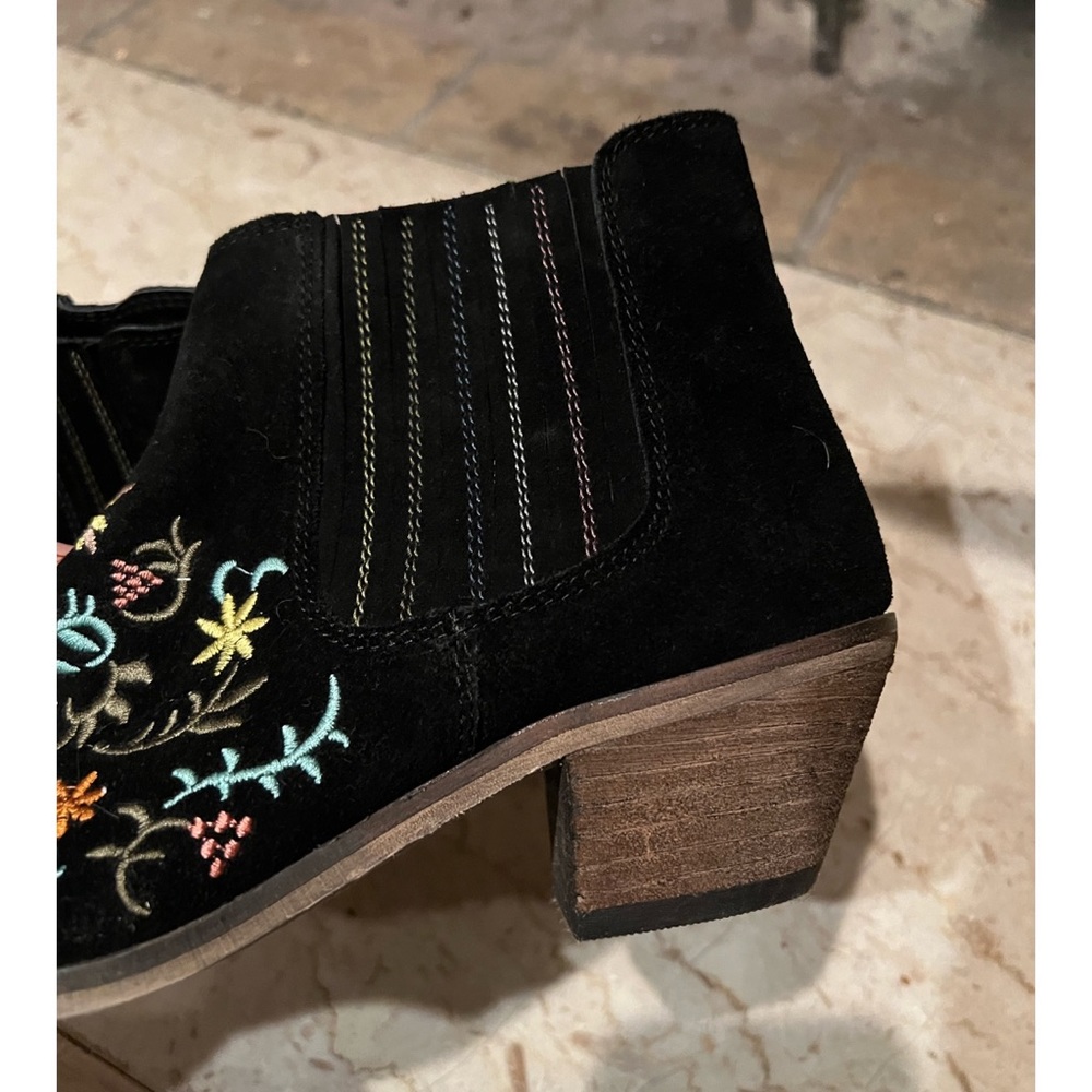NWT Diba Petal Floral Embroidered Suede Booties - 6 - Picture 8 of 11